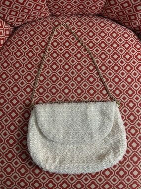 La Regale Cream Textured Shoulder Bag with Gold Chain